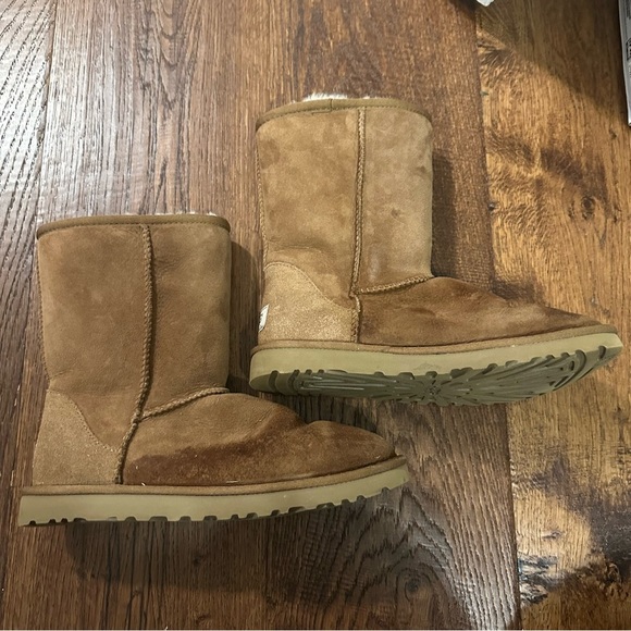 UGG Suede Classic Short Boot Medium Chestnut Brown Size 7 - Picture 3 of 8